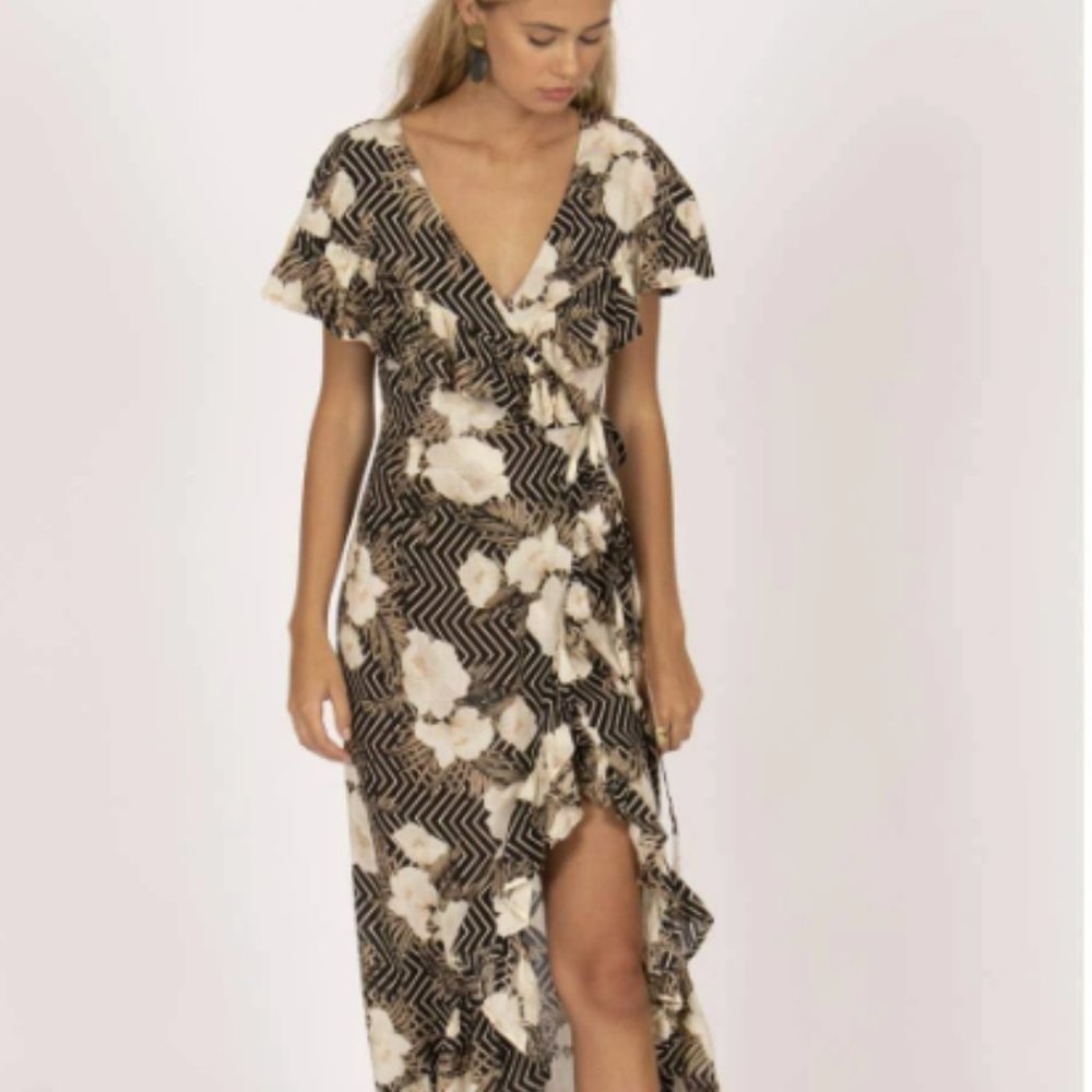 Floral maxi wrap dress * Size XS but fits like a S